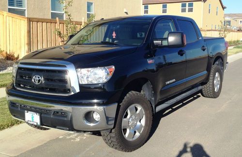 2010 black toyota tundra crewmax 4wd trd sr5 with low original miles