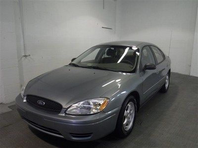 2005  ford taurus se