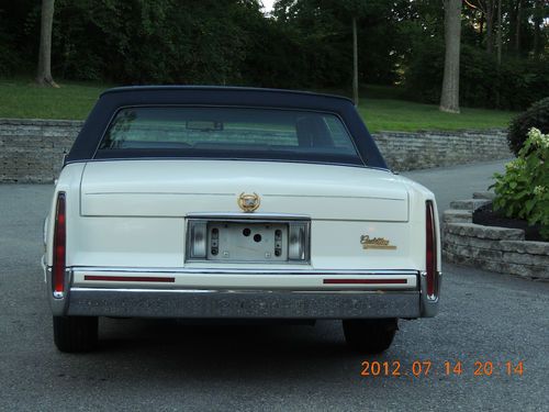 1992 Cadillac DeVille  Sedan 4-Door 4.9L, image 2