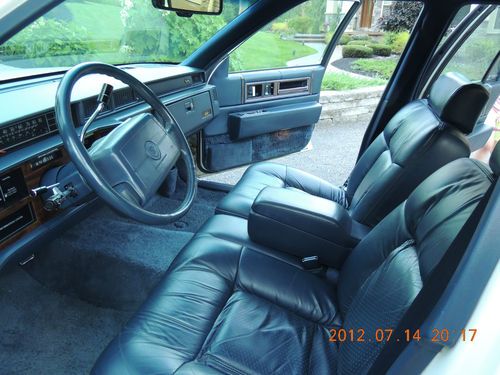 1992 Cadillac DeVille  Sedan 4-Door 4.9L, image 7