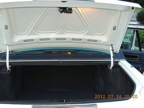 1992 Cadillac DeVille  Sedan 4-Door 4.9L, image 13