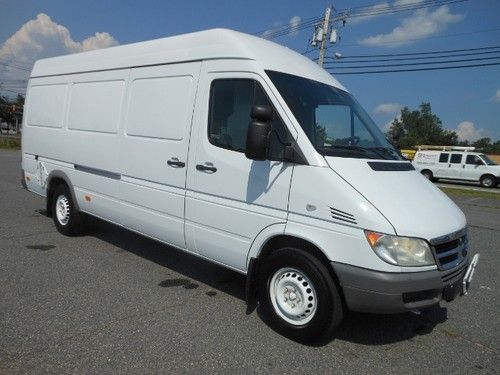 Freightliner sprinter 2500 single wheel hitop delivery van diesel shelves cargo