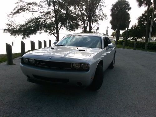 2010 dodge challenger se coupe 2-door 3.5l