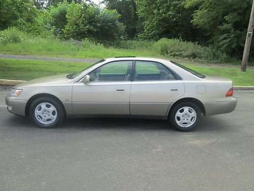 1999 lexus es 300--coach edition;  clean inside and out &amp; runs great!