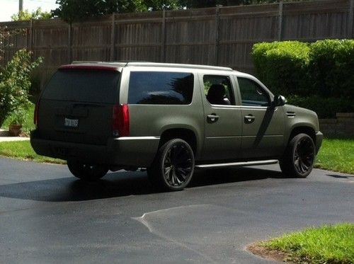 2007 cadillac escalade esv. ( mil-paint)