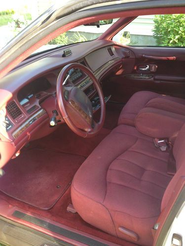 1995 Lincoln Town Car Executive Sedan, US $5,000.00, image 2