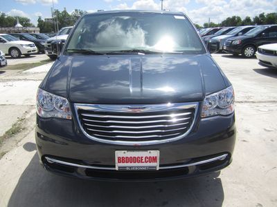 BRAND NEW SLEEK DARK BLUE 2013 CHRYSLER TOWN & COUNTRY TOURING, image 3