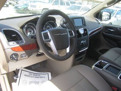 BRAND NEW SLEEK DARK BLUE 2013 CHRYSLER TOWN & COUNTRY TOURING, image 16