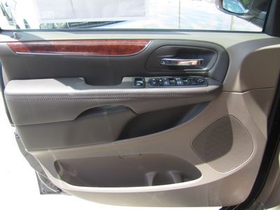 BRAND NEW SLEEK DARK BLUE 2013 CHRYSLER TOWN & COUNTRY TOURING, image 18