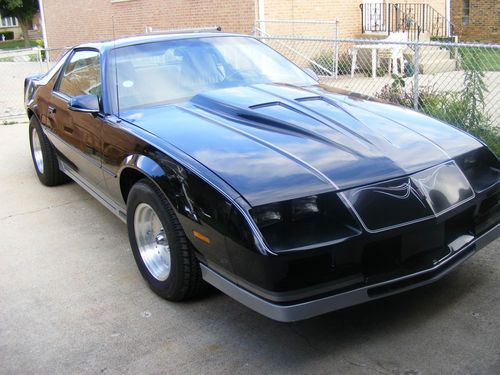 Black 1983 z 28 camaro 9000 original miles garage kept.Very good condtion 350LT1, US $8,900.00, image 2