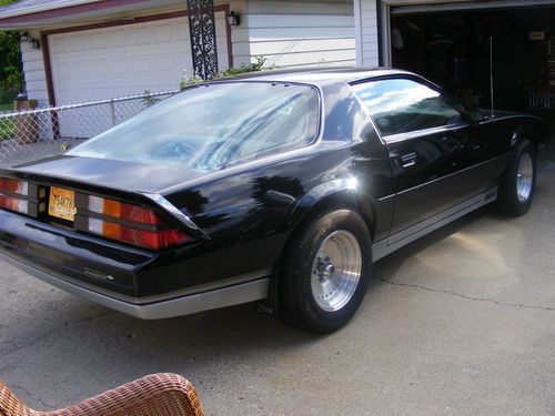 Black 1983 z 28 camaro 9000 original miles garage kept.Very good condtion 350LT1, US $8,900.00, image 4