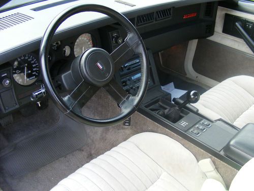 Black 1983 z 28 camaro 9000 original miles garage kept.Very good condtion 350LT1, US $8,900.00, image 6