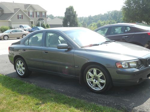 Immaculately clean 2004 volvo s60 2.5t awd sedan **lots of options**