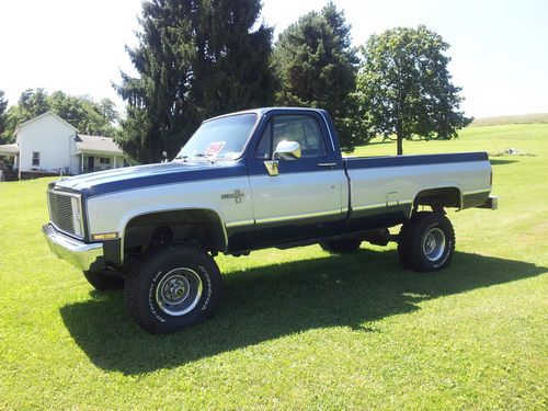1986 chevy pickup, 350 auto, 4inch lift with 33inch bfg all terrain tires,