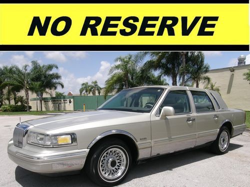 1997 lincoln town car executive series sedan,low miles,see video,no reserve