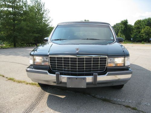 1995 superior cadillac commercial glass 6-door fleetwood limousine