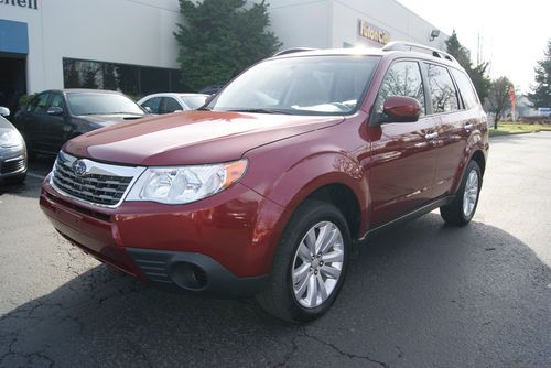 2011 subaru forester 2.5x premium. 5 speed manual. heated seats. sunroof. awd!