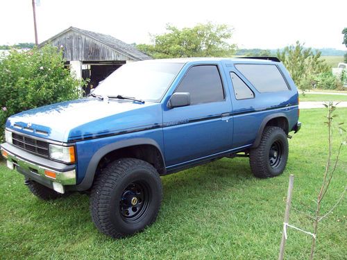 89 lifted 4x4 pathfinder over $12000 invested runs drives looks better than new