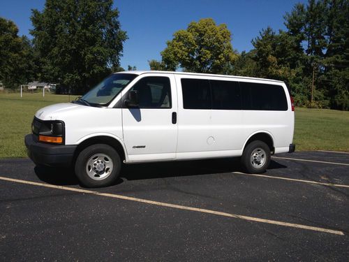 2006 chevrolet express 2500 base standard passenger van 3-door 6.0l