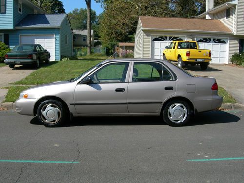 Toyota corolla ce runs great no reserve,clean