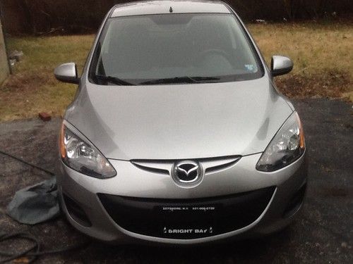 2012 mazda2 like new 40 miles