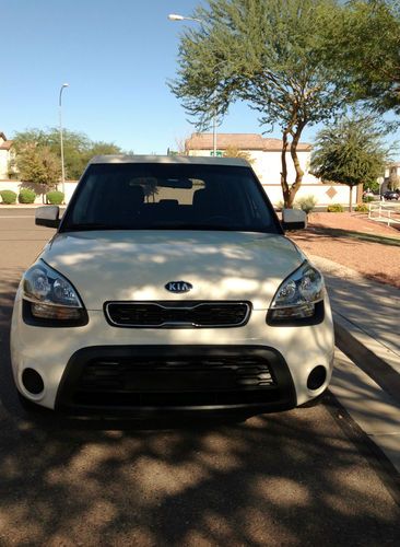 2012 kia soul base hatchback 4-door 1.6l