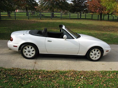 1990 mazda miata base convertible 2-door 1.6l