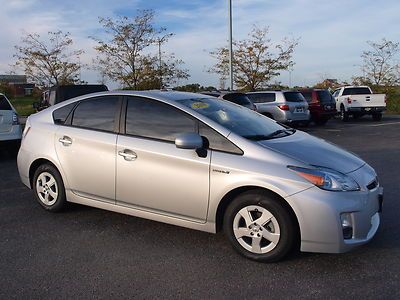 2010 toyota prius hybrid / 1 owner / low miles / very nice