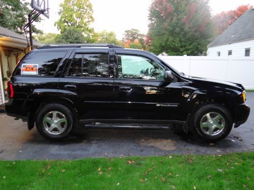 V6 4x4 4 door chevy trailblazer black 5-disc changer