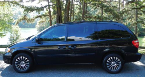 No reserve! luxury van minivan loaded custom tv southern no rust! town &amp; country