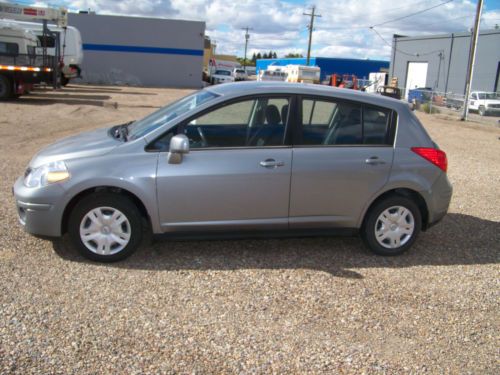 2011 nissan versa , 4 door sedan