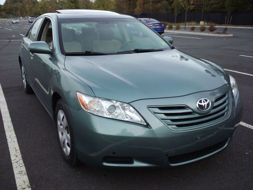 NO RESERVE! One owner, sunroof, CD, front and rear parking sensors, xenon lights, image 2