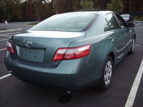 NO RESERVE! One owner, sunroof, CD, front and rear parking sensors, xenon lights, image 3