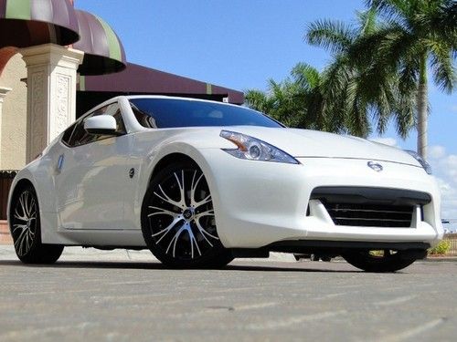 Florida 1 owner garage kept 370z only 900 miles 20 wheels new condition