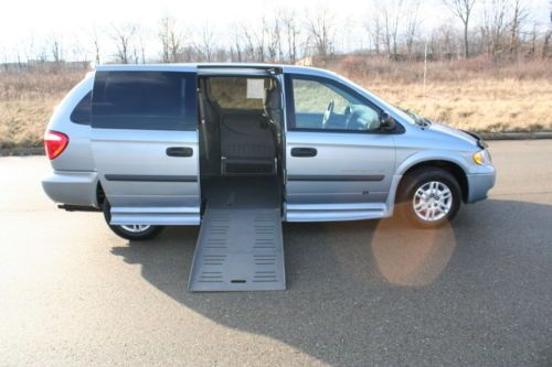 2006 dodge grand caravan se handicap accessible wheelchair van