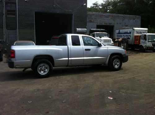 2006 dodge dakota st extended cab pickup 4-door 3.7l rear wheel drive