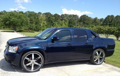 2007 chevy avalanche custom on 26&#039;s w/ 6 - tv&#039;s &amp; ming metallic blue custom pain