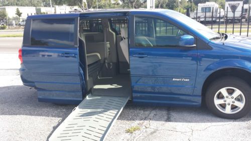 2011 dodge grand caravan mainstreet mini passenger van 4-door 3.6l