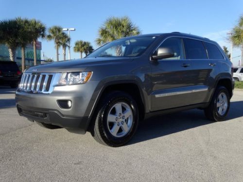 Laredo suv 3.6l one owner local trade low miles steering wheel audio controls
