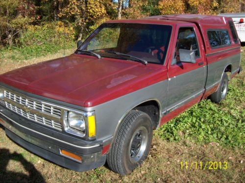 1992 chevrolet s-10 pickup w/ cap 5 speed manual low mileage