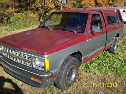 1992 chevrolet s-10 pickup w/ cap 5 speed manual low mileage