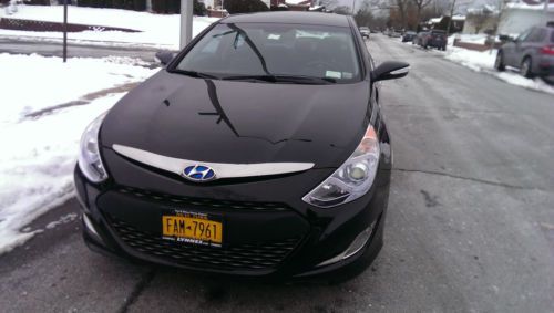 2011 hyundai sonata hybrid low mileage *wow* - $17000 (bayside)