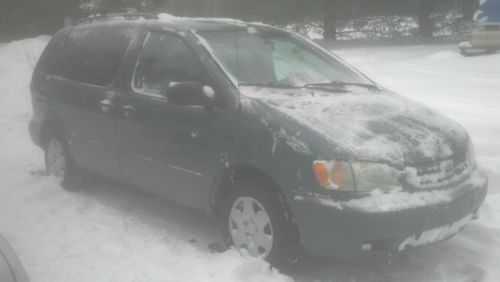 2001 toyoat sienna le, 7passenger van,194036 miles..22mpg