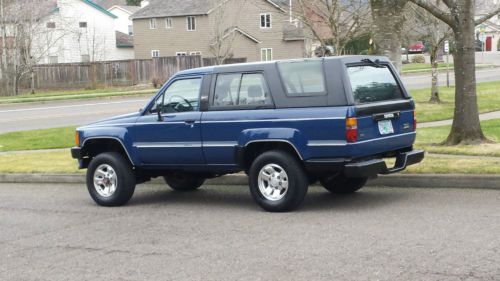 1986 Toyota 4Runner DLX Sport Utility 2-Door 2.4L 5-Speed 4WD 1-adult owned, image 2