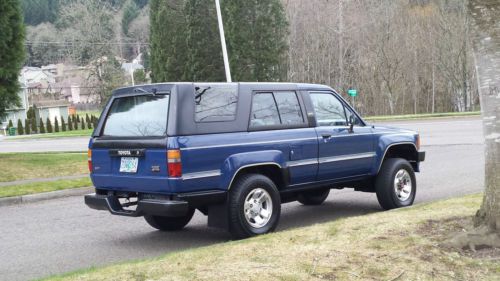 1986 Toyota 4Runner DLX Sport Utility 2-Door 2.4L 5-Speed 4WD 1-adult owned, image 3