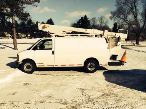 *only 17k miles* 3500 extended length altec bucket / boom truck van