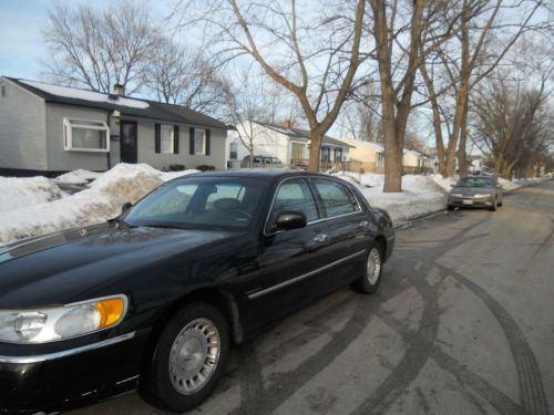 2002 lincoln town car executive l sedan 4-door 4.6l