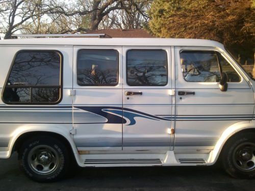 1996 dodge b2500 base  passenger van  5.2l v8 used