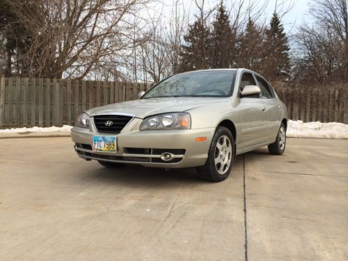 Hyundai elantra low miles manual 2.0l super clean 4 cylinder grandma car