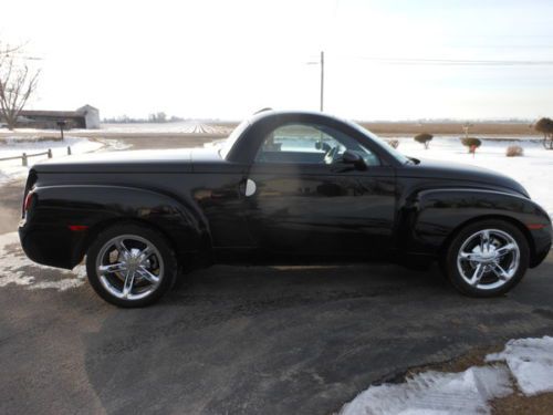 2005 chevy ssr!!! 6.0 engine!!! chrome factory wheels!!!